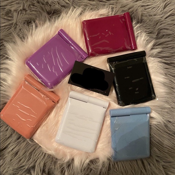 LED compact mirror - Picture 2 of 3